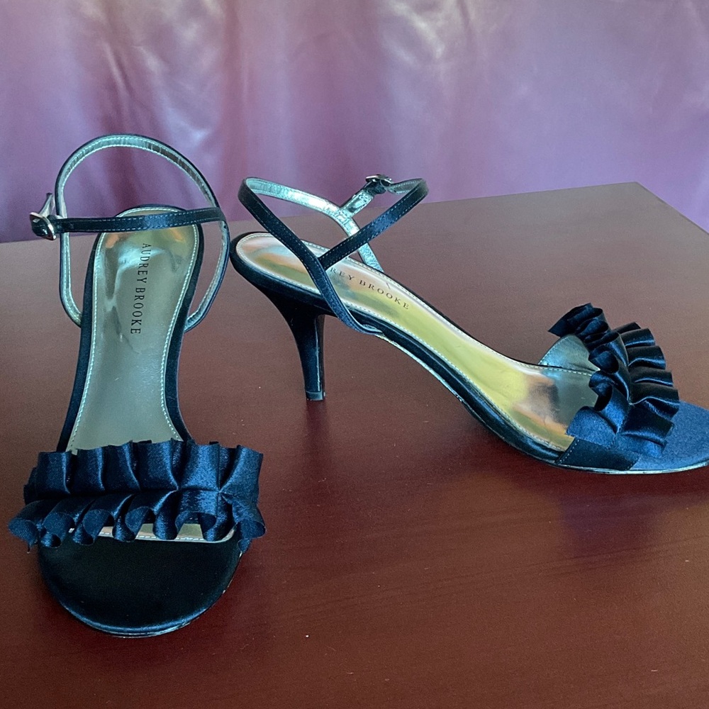 EUC navy blue satin evening sandals size 7